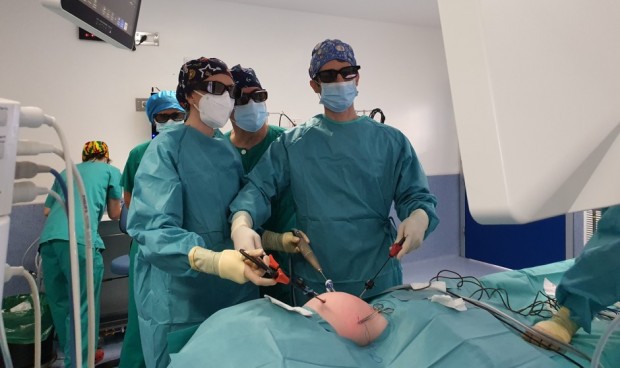 El Hospital 12 de octubre de Madrid, opera con éxito a bebes mediante laparoscopia 3D